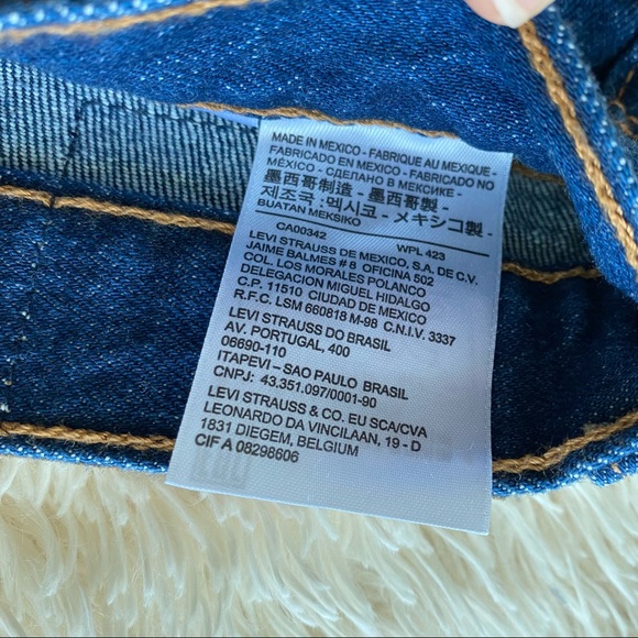 Levi’s Wedgie Fit High Waisted Jeans - Picture 7 of 7